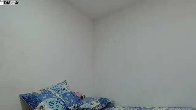 Snapshot of AlinaWoolf_ chatting on 09/10/25, 08:30 AlinaWoolf  online show from 09/10/25, 08:30