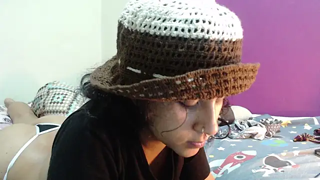 AlinaWoolf  online show from 05/14/26, 06:21
