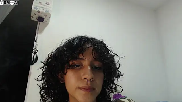 Snapshot of AlinaWoolf_ chatting on 09/16/25, 04:35 AlinaWoolf  online show from 09/16/25, 04:35