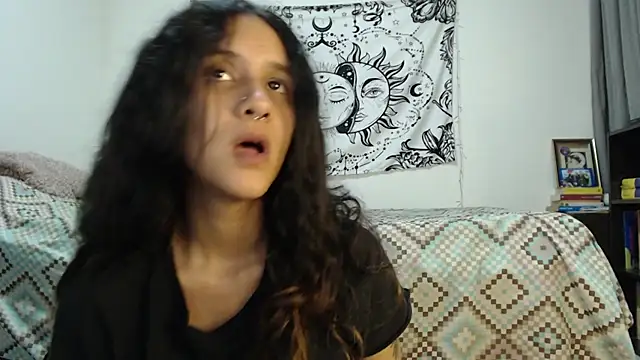 Snapshot of AlinaWoolf_ chatting on 02/04/25, 02:39 AlinaWoolf  online show from 02/04/25, 02:39