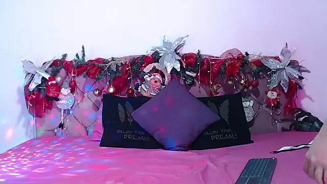 Snapshot of Cataleya_divine chatting on 12/14/25, 11:05 Cataleya divine online show from 12/14/25, 11:05