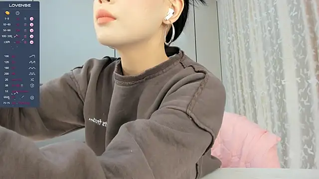 Snapshot of Liu_Yifei_ chatting on 10/31/25, 01:24 Liu Yifei online show from 10/31/25, 01:24