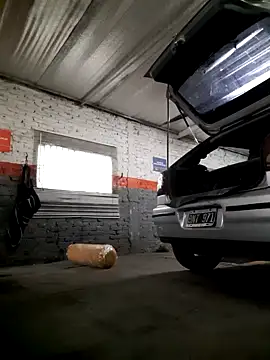 Snapshot of hecwil8 chatting on 09/19/25, 05:28 hecwil8 online show from 09/19/25, 05:28