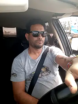 Snapshot of hecwil8 chatting on 10/23/25, 05:00 hecwil8 online show from 10/23/25, 05:00