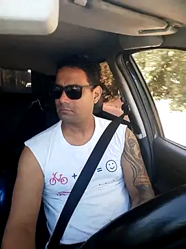 hecwil8 online show from 12/19/25, 12:07