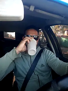 Snapshot of hecwil8 chatting on 09/23/25, 11:28 hecwil8 online show from 09/23/25, 11:28