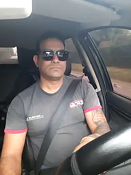 Snapshot of hecwil8 chatting on 10/27/25, 11:44 hecwil8 online show from 10/27/25, 11:44