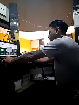 hecwil8 online show from 11/12/25, 12:53