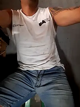 hecwil8 online show from 12/22/25, 03:34