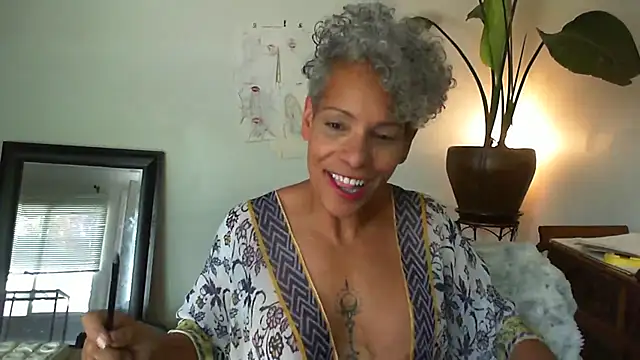 Snapshot of CeceilaMoon chatting on 06/27/26, 07:31 CeceilaMoon online show from 06/27/26, 07:31