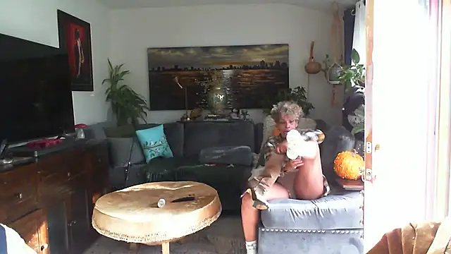 CeceilaMoon online show from 11/10/25, 08:47