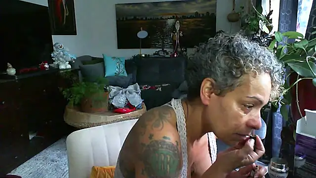 CeceilaMoon online show from 11/23/25, 02:38