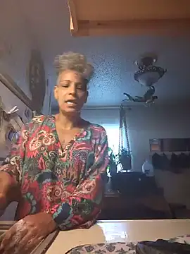 Snapshot of CeceilaMoon chatting on 05/22/26, 01:42 CeceilaMoon online show from 05/22/26, 01:42