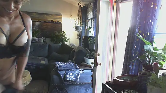 CeceilaMoon online show from 10/19/25, 04:32