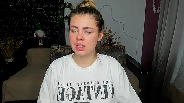 IsabellaBler online show from 12/15/25, 06:52