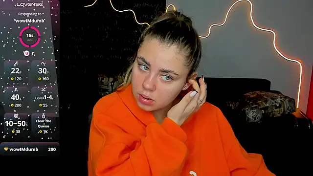 IsabellaBler online show from 11/18/25, 06:50