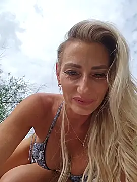 Snapshot of Vika_Viktoria chatting on 06/17/26, 01:54 Vika Viktoria online show from 06/17/26, 01:54