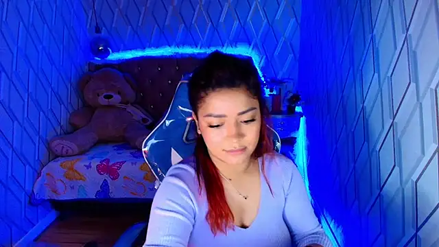 Snapshot of NicolleTaylor chatting on 12/01/25, 04:13 NicolleTaylor online show from 12/01/25, 04:13