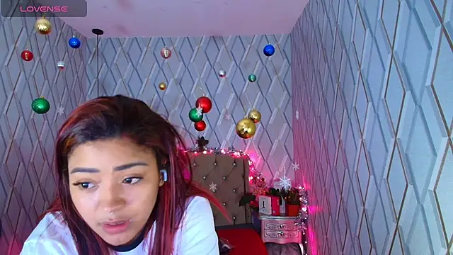 Snapshot of NicolleTaylor chatting on 12/22/25, 04:12 NicolleTaylor online show from 12/22/25, 04:12