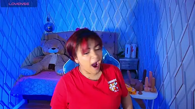 Snapshot of NicolleTaylor chatting on 02/01/26, 04:33 NicolleTaylor online show from 02/01/26, 04:33