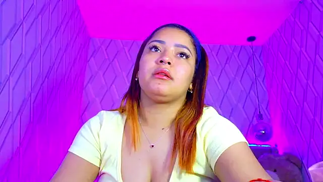 Snapshot of NicolleTaylor chatting on 10/21/25, 04:12 NicolleTaylor online show from 10/21/25, 04:12