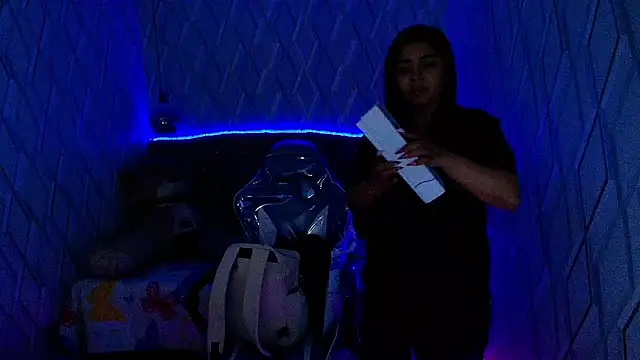 Snapshot of NicolleTaylor chatting on 11/06/25, 02:15 NicolleTaylor online show from 11/06/25, 02:15