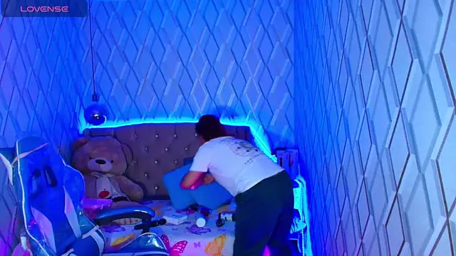 Snapshot of NicolleTaylor chatting on 10/30/25, 03:49 NicolleTaylor online show from 10/30/25, 03:49