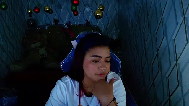 Snapshot of NicolleTaylor chatting on 12/16/25, 04:06 NicolleTaylor online show from 12/16/25, 04:06