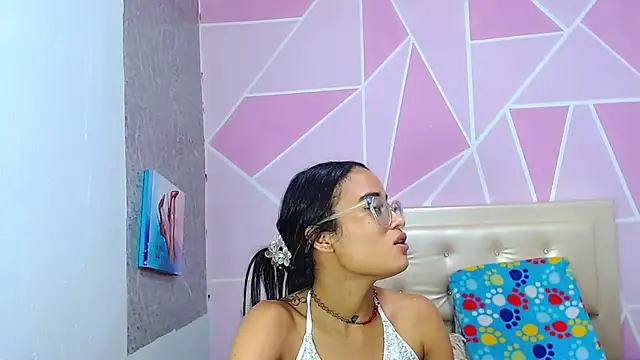Snapshot of AngeDrty chatting on 06/17/26, 02:33 AngeDrty online show from 06/17/26, 02:33