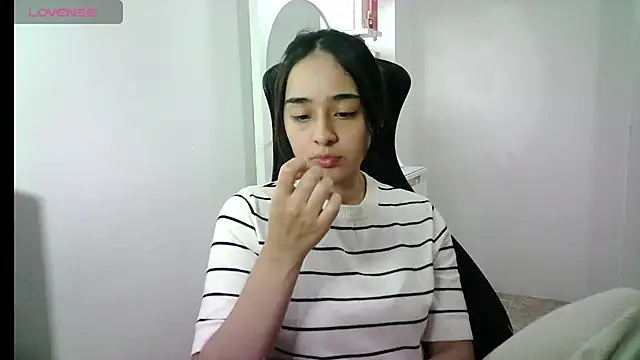 Snapshot of aineangeel chatting on 06/26/26, 01:33 aineangeel online show from 06/26/26, 01:33