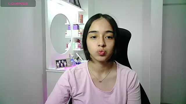 Snapshot of aineangeel chatting on 06/09/26, 12:22 aineangeel online show from 06/09/26, 12:22