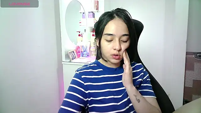 Snapshot of aineangeel chatting on 06/14/26, 02:24 aineangeel online show from 06/14/26, 02:24