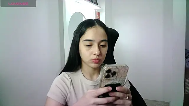 Snapshot of aineangeel chatting on 06/15/26, 12:12 aineangeel online show from 06/15/26, 12:12