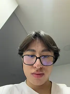 Snapshot of SrLuis18 chatting on 06/26/26, 11:10 SrLuis18 online show from 06/26/26, 11:10