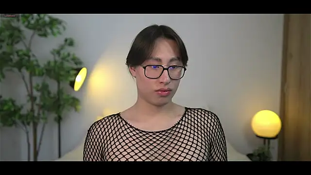 SrLuis18 online show from 12/04/25, 09:36