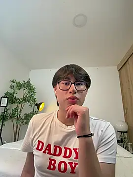 Snapshot of SrLuis18 chatting on 02/19/26, 09:23 SrLuis18 online show from 02/19/26, 09:23