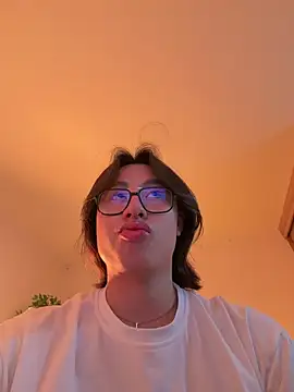 Snapshot of SrLuis18 chatting on 01/15/26, 03:10 SrLuis18 online show from 01/15/26, 03:10