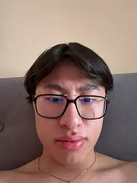 Snapshot of SrLuis18 chatting on 02/12/26, 04:29 SrLuis18 online show from 02/12/26, 04:29