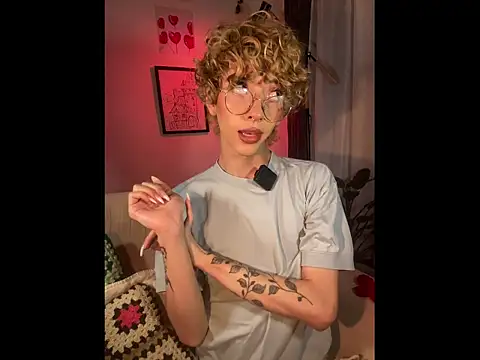 lyamthommpson online show from 04/01/26, 02:02