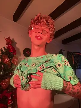 Snapshot of lyamthommpson chatting on 12/17/25, 08:14 lyamthommpson online show from 12/17/25, 08:14