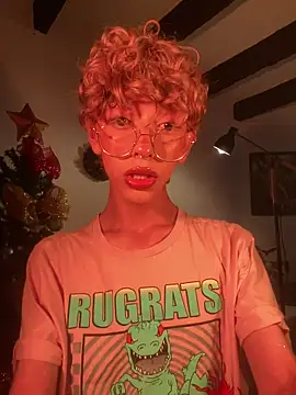 lyamthommpson online show from 12/19/25, 09:17