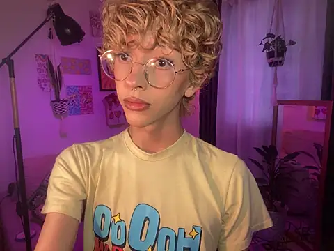 lyamthommpson online show from 03/21/26, 07:40