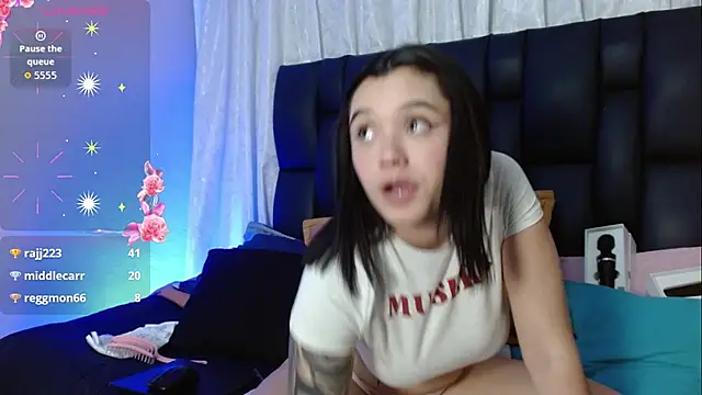 Snapshot of megan_lover chatting on 06/25/26, 05:12 megan lover online show from 06/25/26, 05:12