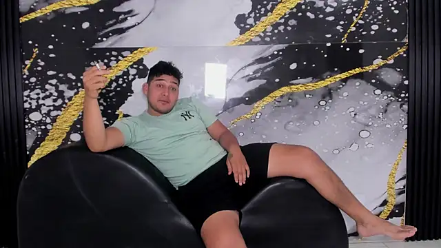 sweethot    online show from 10/05/25, 01:46