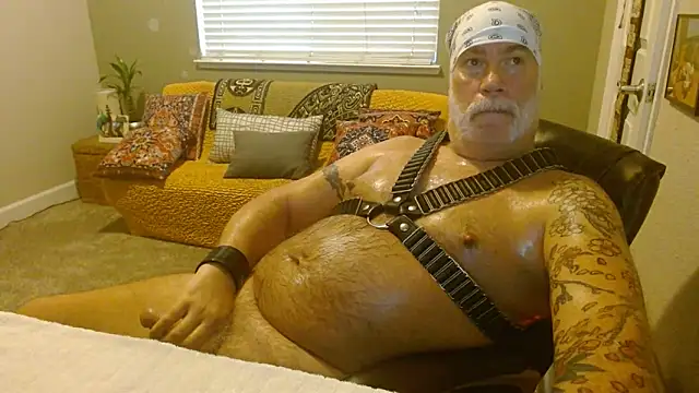 musclebearnips online show from 10/14/25, 05:02