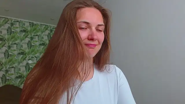 Snapshot of Olivia_shine chatting on 05/08/26, 04:27 Olivia shine online show from 05/08/26, 04:27