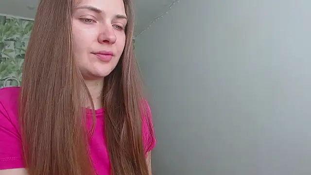 Snapshot of Olivia_shine chatting on 05/28/26, 04:20 Olivia shine online show from 05/28/26, 04:20