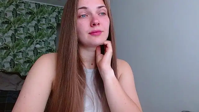 Olivia shine online show from 09/18/25, 04:26