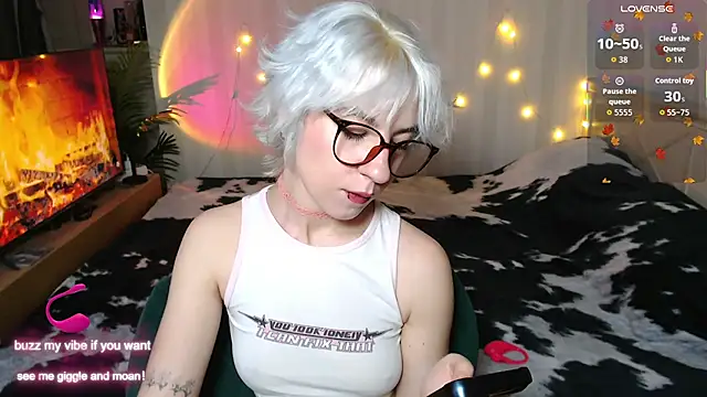 Snapshot of _Moonlight_t chatting on 11/28/25, 07:08 Moonlight t online show from 11/28/25, 07:08