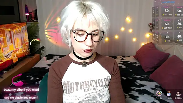 Snapshot of _Moonlight_t chatting on 12/16/25, 08:51 Moonlight t online show from 12/16/25, 08:51